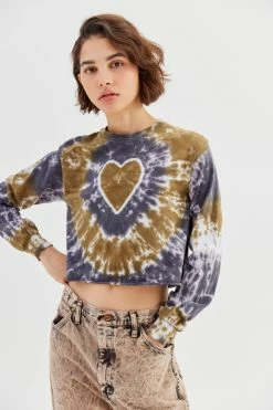 Best Sale 👍 Women's Urban Renewal Remade Heart Dye Long Sleeve Tee Green ✔️