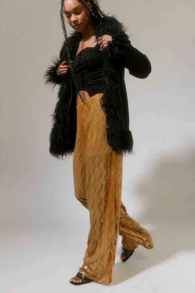 Urban Renewal Parties Remnants Nell Wavy Velvet Wide Leg Pant Promo ✔️ Women's Urban Renewal Parties Remnants Nell Wavy Velvet Wide Leg Pant Gold ???? -Urban Renewal shop unnamed file 1086