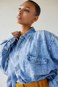 Hot Sale 🛒 Women's Urban Renewal Remade Acid Wash Chambray 👚 Shirt Blue ✔️