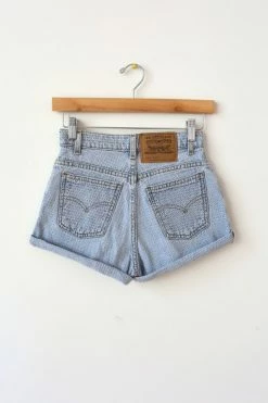 Hot Sale ???? Women's Vintage Levi's 950 Textured Light Wash Shorts Light Blue ????