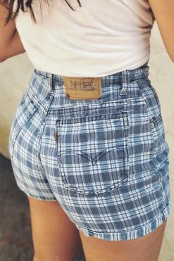 Brand new ???? Women's Vintage Levi's 954 Plaid Denim High Waisted Shorts Indigo ???? 4 Brand new ???? Women's Vintage Levi's 954 Plaid Denim High Waisted Shorts Indigo ???? -Urban Renewal shop unnamed file 1374
