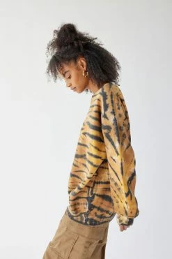 Flash Sale ⌛ Women's Urban Renewal Remade Tiger Dye Crew Neck Sweatshirt Brown ⌛ 6 Flash Sale ⌛ Women's Urban Renewal Remade Tiger Dye Crew Neck Sweatshirt Brown ⌛ -Urban Renewal shop unnamed file 435