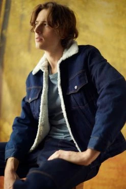 Best Sale ✔️ Women's Urban Renewal Vintage Fleece Lined Denim Jacket Indigo ????