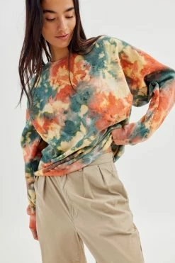 Budget ✔️ Women's Urban Renewal Remade Forest Dye Crew Neck Sweatshirt Peach 😀